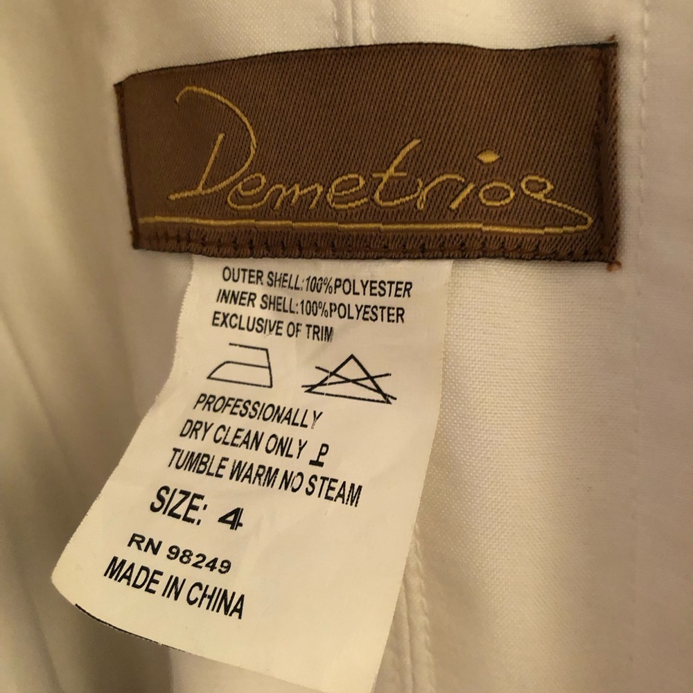 Perfect condition 
Dry cleaned.